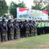 Petugas Gabungan saat persiapan pengamanan.